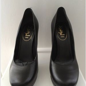 Yves Saint Laurent Leather Pumps